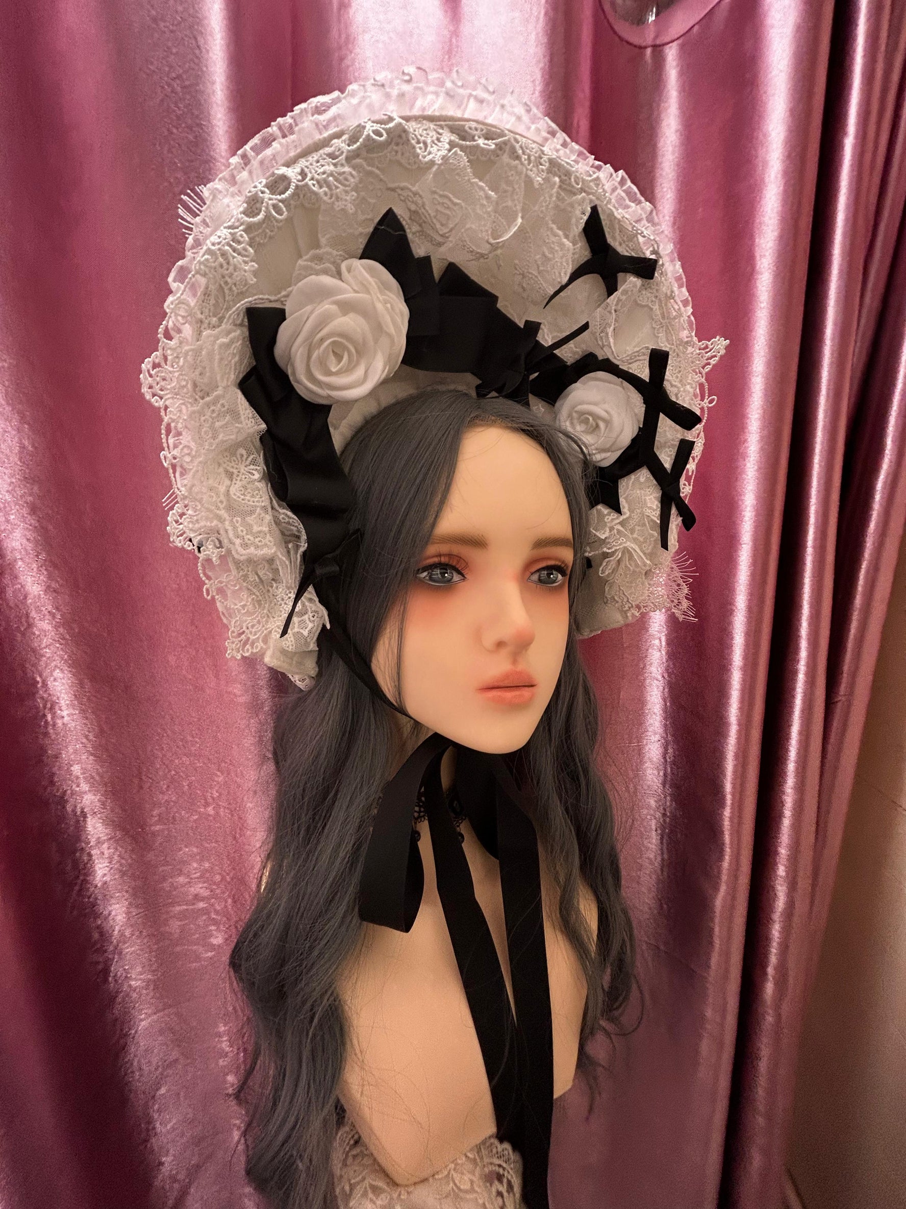 London Rose Sugar Noir Bonnet